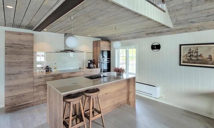 Vikebygd House | Look forward to your next vacation in Vikebygd right by the fjord.