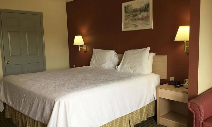 Cabot Resort | Look No More! Free Breakfast & Parking, Outdoor Pool, Minutes to Allman Park