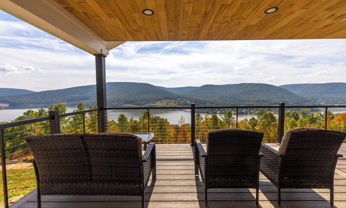 Mainesburg House | Lookout at the Lake-Overlooks Hammond Lake