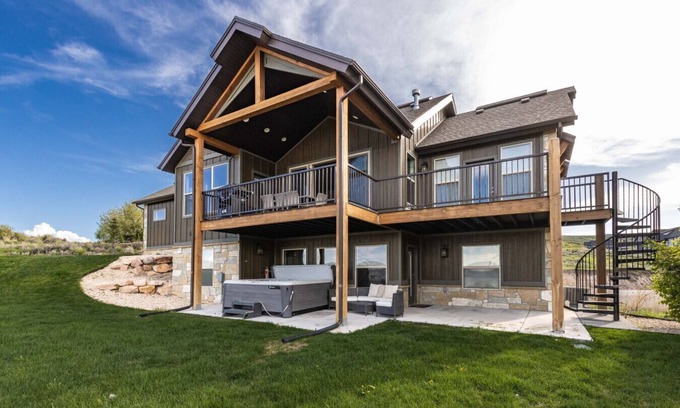 Fish Haven House | Lotus Lodge w/Private Hot Tub & Game Room!