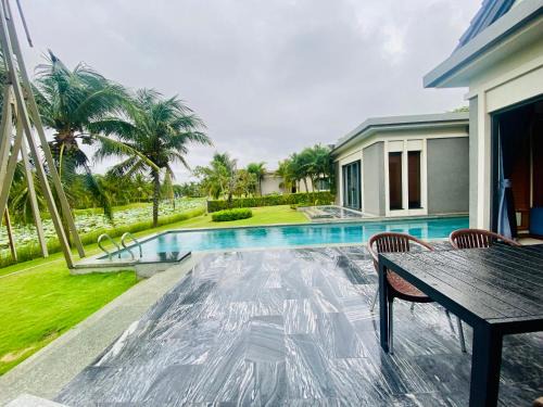 Phuoc Thuan Apartment | Lotus Villa Coastar Hồ Tràm Resort