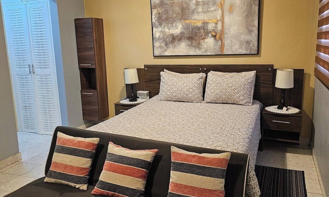 Eastwood Park Condo | Lovely 1-bedroom condo in centrally located area