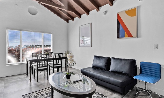 Hollywood Lakes Apartment | Lovely 1 BR Walking Distance To Ocean - Suite 1