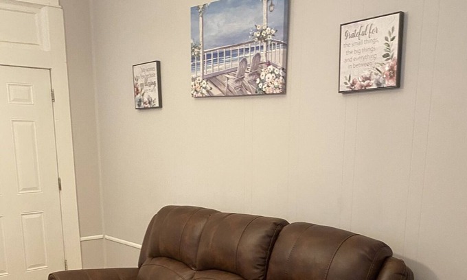 Norwood House | Lovely 3 Bedroom Home Near Downtown