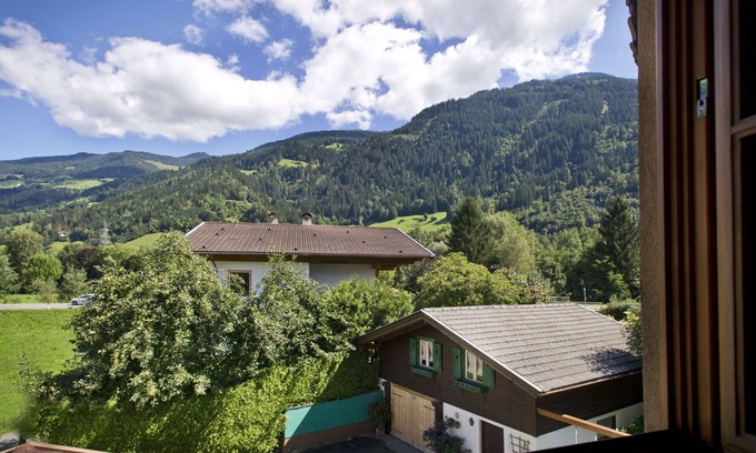 Hart im Zillertal House | Lovely apartment in villa for 15 guests with WIFI, TV, patio and pets allowed