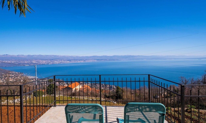Opatija Apartment | Lovely apartment for 4 guests with internet, A/C, TV, terrace and pets allowed