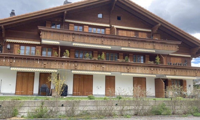 Saanenmoeser Apartment | Lovely apartment for 6 people with WIFI, TV and balcony