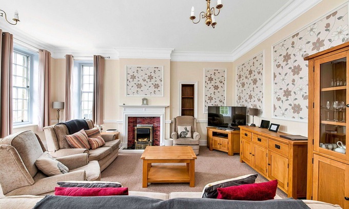 Thirsk Apartment | Lovely apartment for 6 people with WIFI, pool, hot tub and terrace