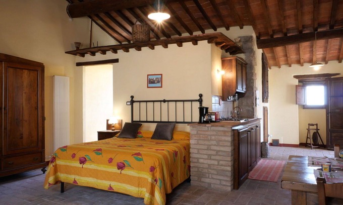 Roccastrada Villa | Lovely apartment in villa for 2 guests with WIFI, TV and patio