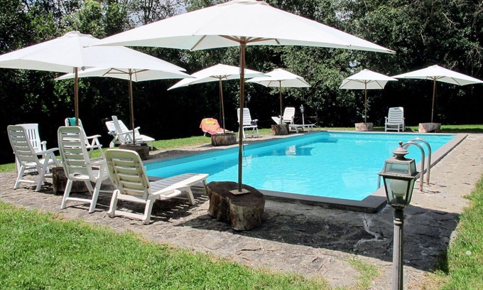 Bagnoregio Villa | Lovely apartment in villa for 8 people with WIFI, pool, TV, patio and pets allowed