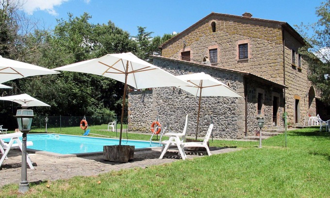 Bagnoregio Villa | Lovely apartment in villa for 6 guests with pool, WIFI, TV, patio and pets allowed
