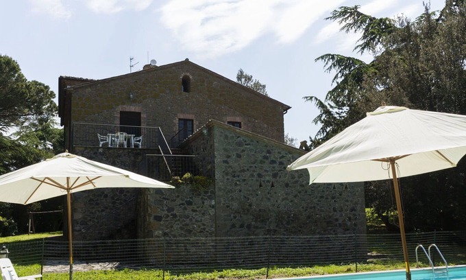 Capraccia Villa | Lovely apartment in villa for 4 people with pool, WIFI, TV, terrace, pets allowed and parking