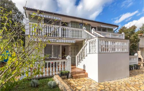 Pavicini Apartment | Lovely Apartment In Pavicini With Wifi