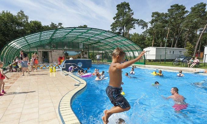 Municipality of Arnhem House | Lovely apartment in villa for 4 guests with WIFI, pool, TV, terrace, pets allowed and parking