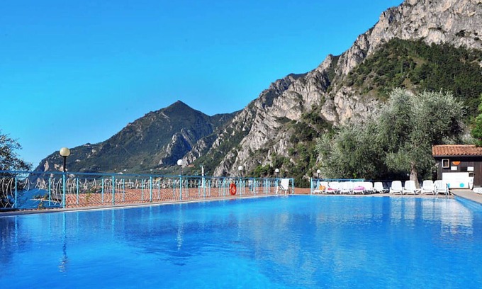 Limone sul Garda Apartment | Lovely apartment for 4 guests with pool, WIFI, hot tub, A/C, TV, terrace and parking
