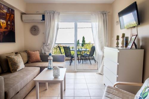 Ligia Apartment | Lovely Apartment Next to the Sea Lygia Korinthias