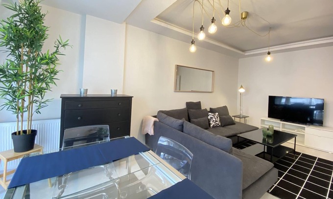 Uludag Apartment | Lovely Flat with Balcony near Metro in Eyupsultan