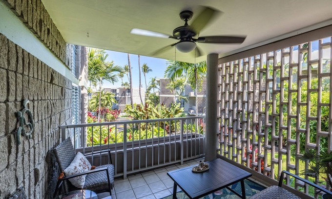 Kailua-Kona Condo | 🌴Lovely garden unit with partial ocean view from the lanai. Well equipped🌴