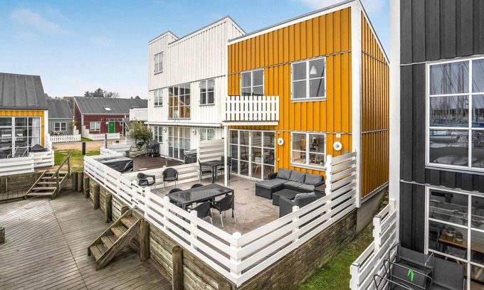 Øer Strand House | Lovely home in Ebeltoft with sauna