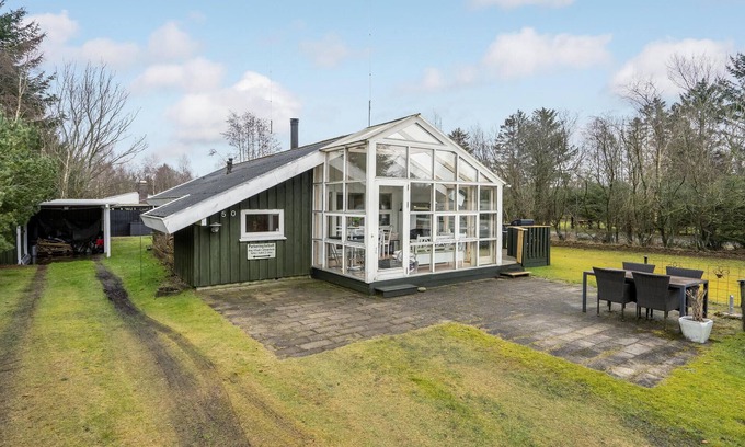 Hou House | Lovely home in Hals with kitchen