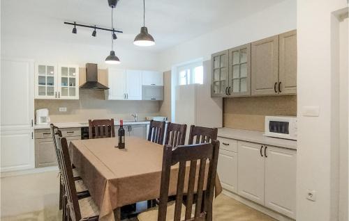 Fuskulin House | Lovely Home In Porec With Wifi