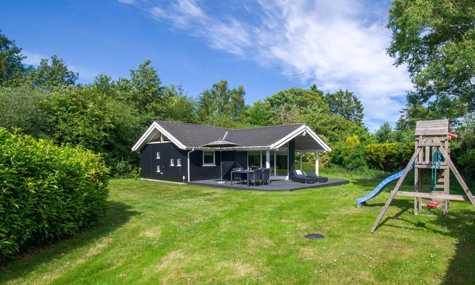 Rageleje House | Lovely home in Vejby with kitchen