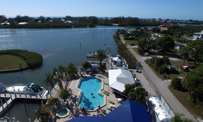 Englewood Villa | Lovely Little condo at the marina has a great view of the Waterway! A1113MB