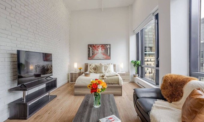 Shaughnessy Village Apartment | Lovely Loft with Views on Bishop - MTL