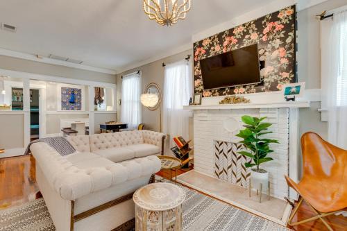 Leinkauf House | Lovely Mobile Home with Smart TV 2 Mi to Downtown!