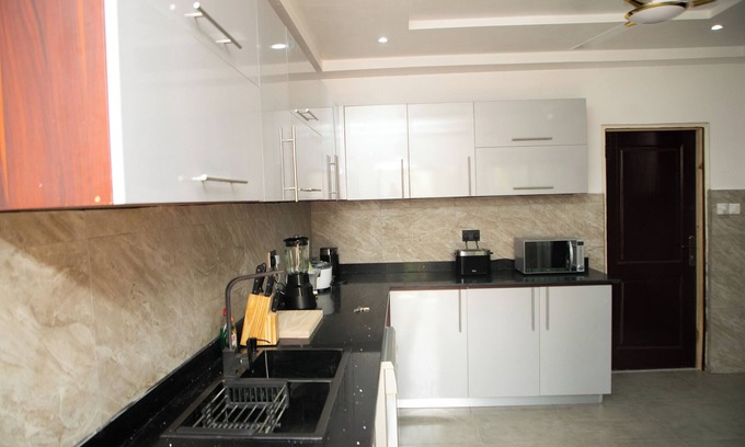 Accra Villa | Lovely spacious family sized Villa situated 2 minutes to Achimota Mall