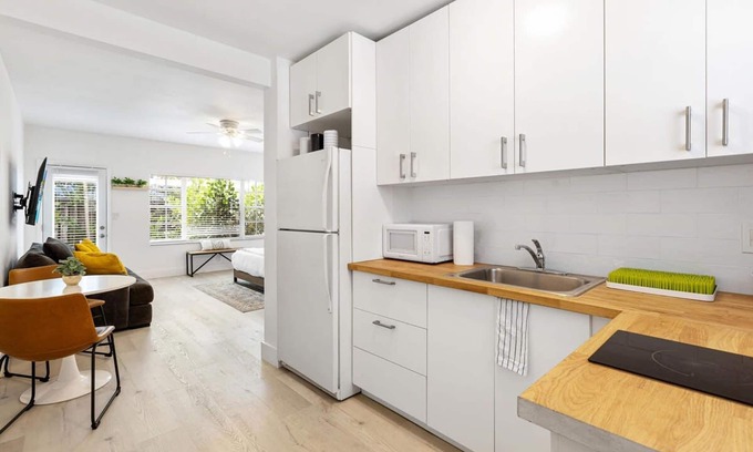 Victoria Park Apartment | Lovely Studio in the Heart of Victoria Park