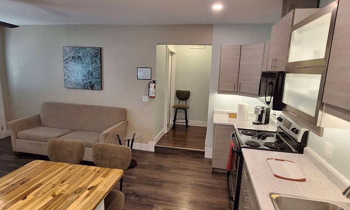 Rutland Apartment | Lovely welcoming Guest Apartment in Kelowna, BC. Beach 10 Min. Big White 35 Min