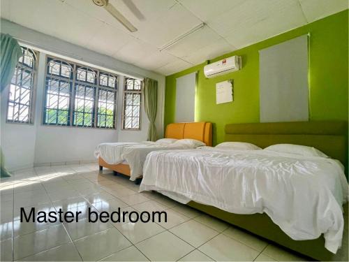 Taman Bertuah House | LOW SEASON PROMOTION! 4B12B max 19 pax Party House