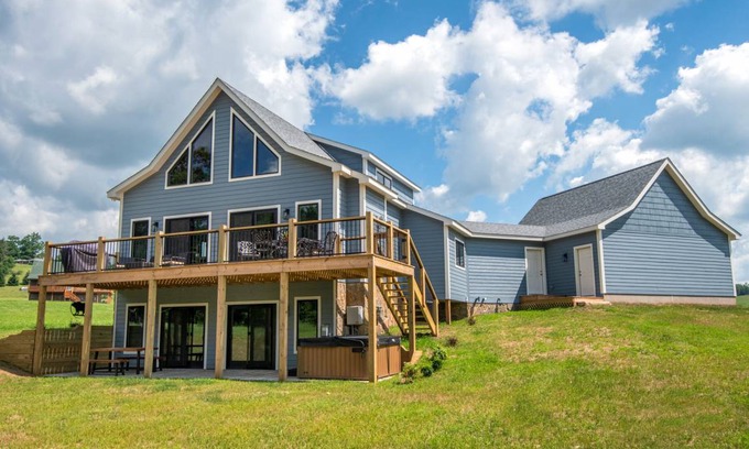 Waterfront Greens House | Lucky Bear Lakeside: Lake Front Home w/ Hot Tub & Community Amenities