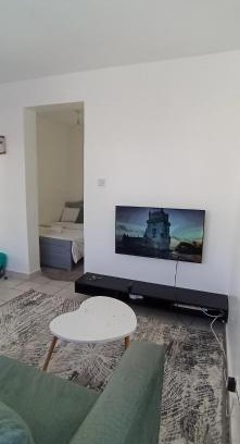 Riruta Apartment | lujiT Ngong rd studio with Pool