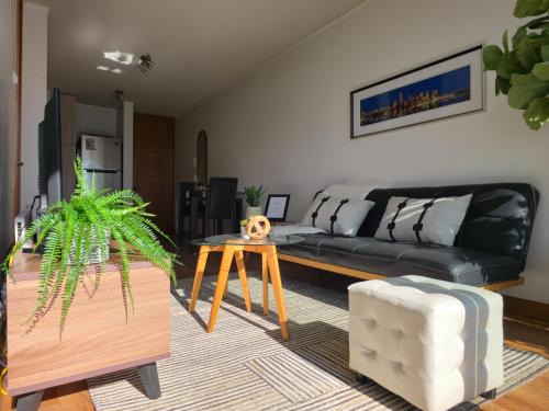 Apoquindo Apartment | Lujoso Depto Las Condes - vista panorámica, a una cuadra del metro & estacionamiento gratis