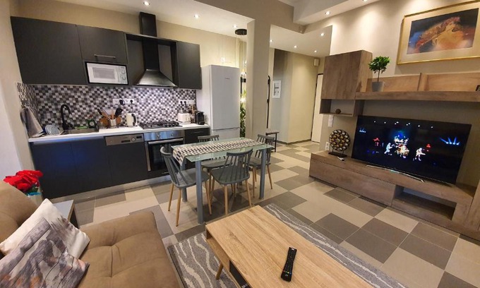Athens Apartment | LUKAS-2 B/R LUXURIOUS FLAT WITH VERANDA