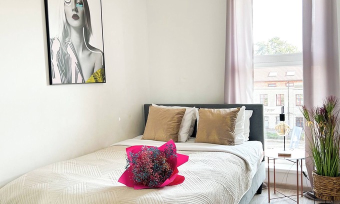 Lodz Apartment | Lumina spacious apart with balcony