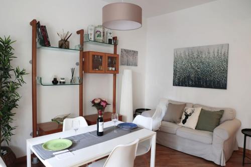 Quartiere XXVII Primavalle Apartment | Luminoso e accogliente appartamento con giardino - Battistini