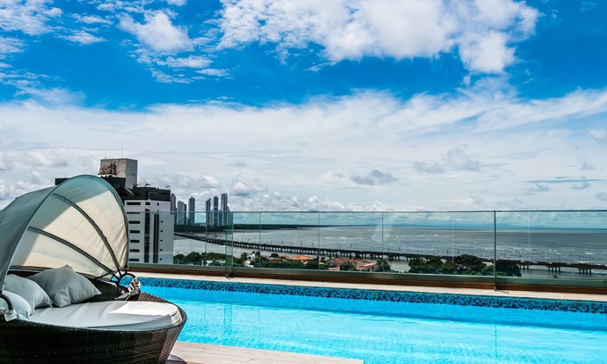 Tumba Vieja Apartment | Lush Apartment Ocean View