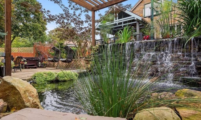 Brighton Heights House | *LUSH RETREAT*HotTub-Fire Pit-PetFriendly-Koi Pond