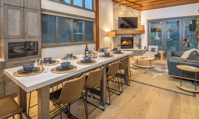 Big Horn House | Lush Ski-in/out Home! Wood Fireplace, Grill, Walk to Resort!