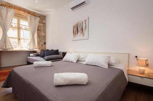 Old Town Apartment | Lux Cindro Studio in Split Center