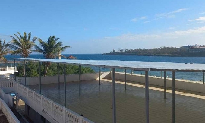 Mombasa Apartment | Lux Suites Mkomani Beachfront Apartment