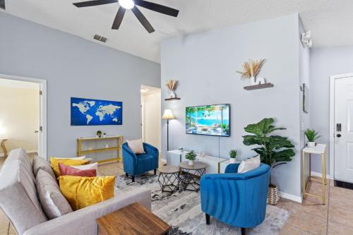 Haines City House | Luxe 3BR 2BA Oasis with Pool & Designer Touches, Disneyland, Legoland