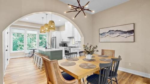 Union Pier House | Luxe by the Lake - Pool Access
