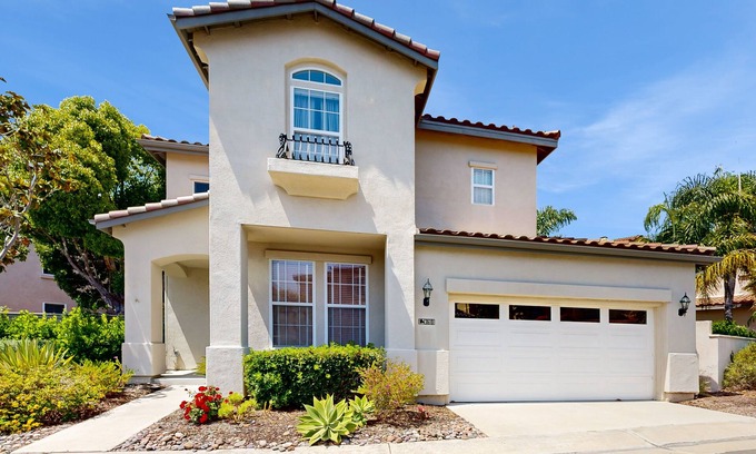 Carmel Valley House | Luxe home in gated community with backyard - near University, dining, shopping