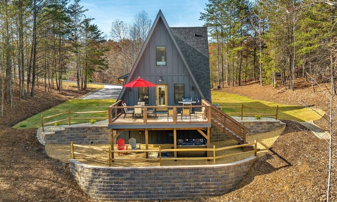 Mill Spring House | Luxe Lakefront Private Dock Kayaks Hot Tub Fire Pit