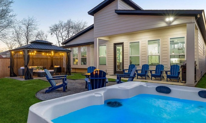 West Dallas House | Luxe Retreat-Hot Tub/Pool/Firepit near State Fair