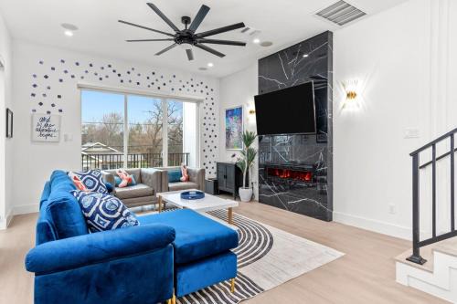 Greater Third Ward Villa | Luxe, Rooftop, 2 miles to Toyota Center
